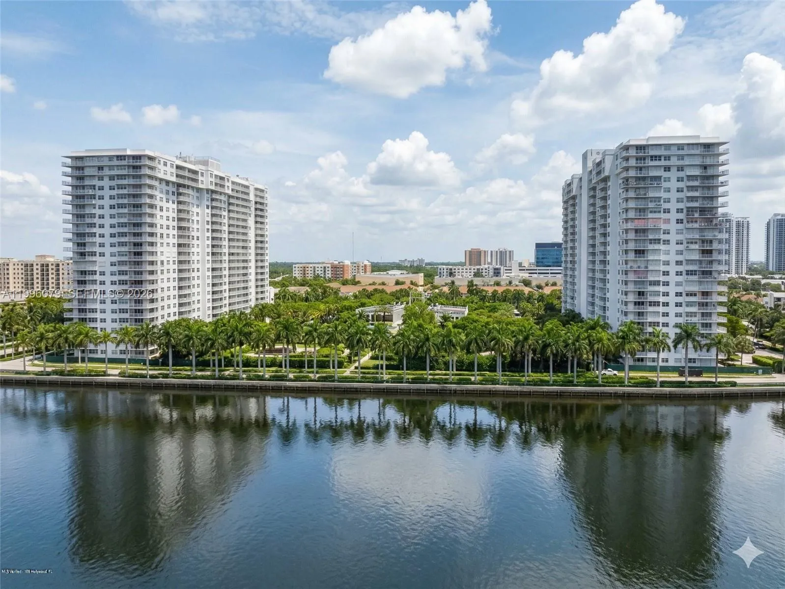 2 bedroom 2 bath for sale at 2851 NE 183rd St # 906E, Aventura FL 33160