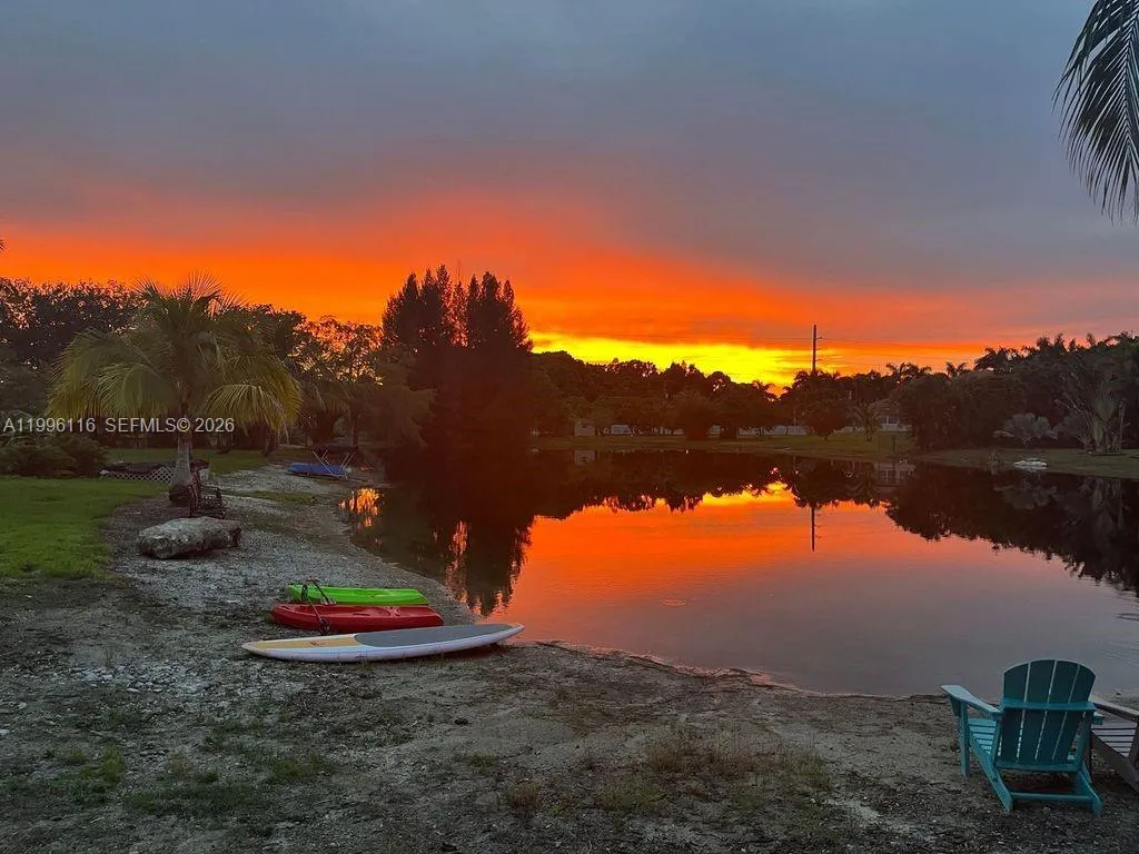 18901 SW 63rd St, Southwest Ranches FL 33332