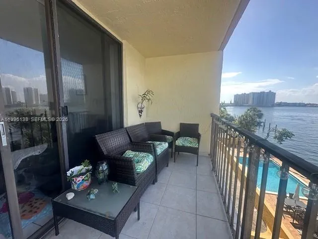 17878 N BAY RD # 307, Sunny Isles Beach FL 33160