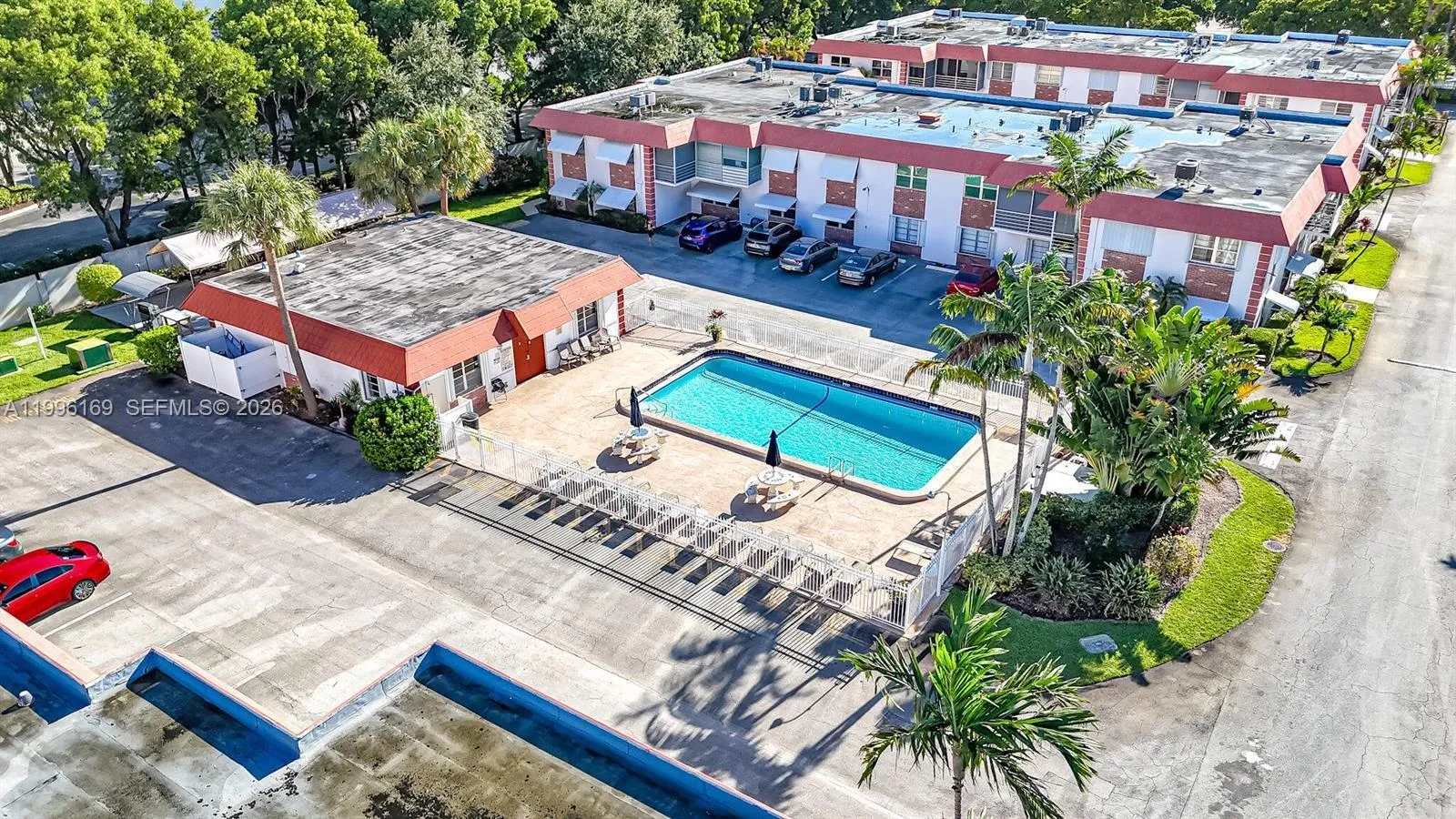 2 bedroom 1 bath for sale at 3550 NW 8th Ave # 409, Pompano Beach FL 33064