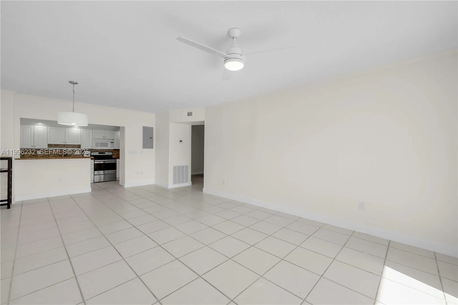 462 Golden Isles Dr # 210, Hallandale Beach FL 33009