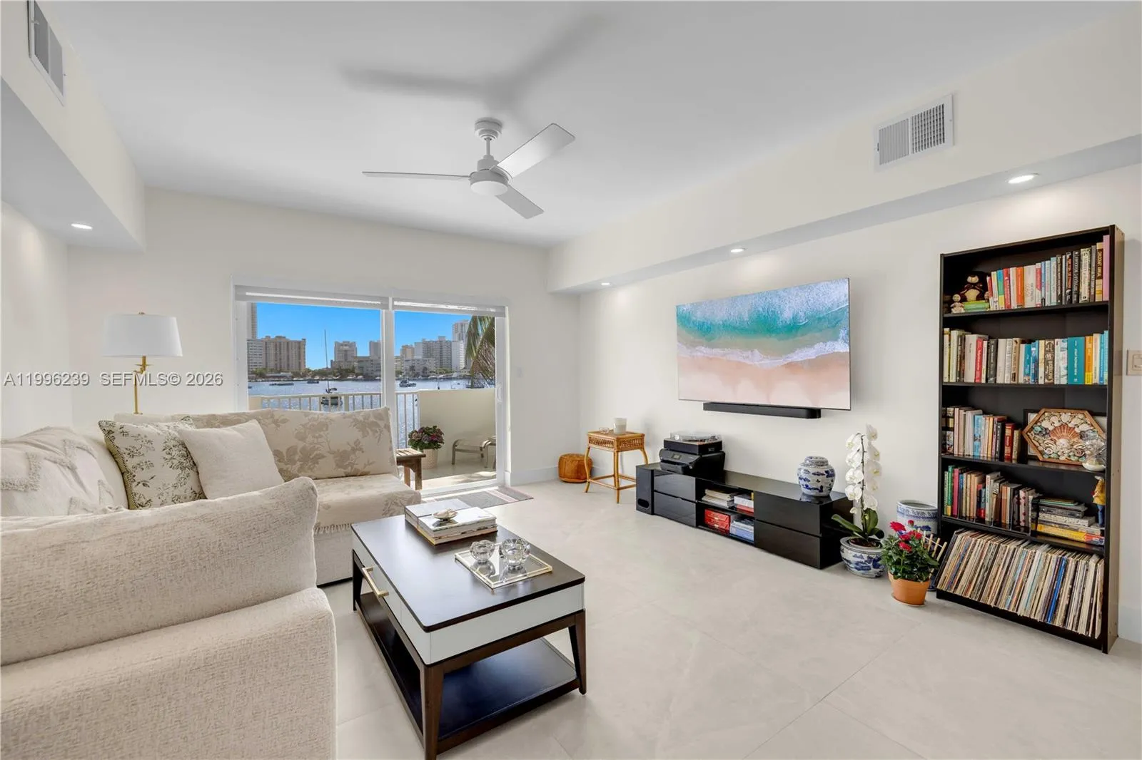 462 Golden Isles Dr # 211, Hallandale Beach FL 33009