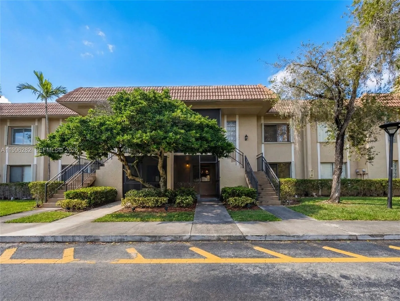 310 Lakeview Dr # 105, Weston FL 33326