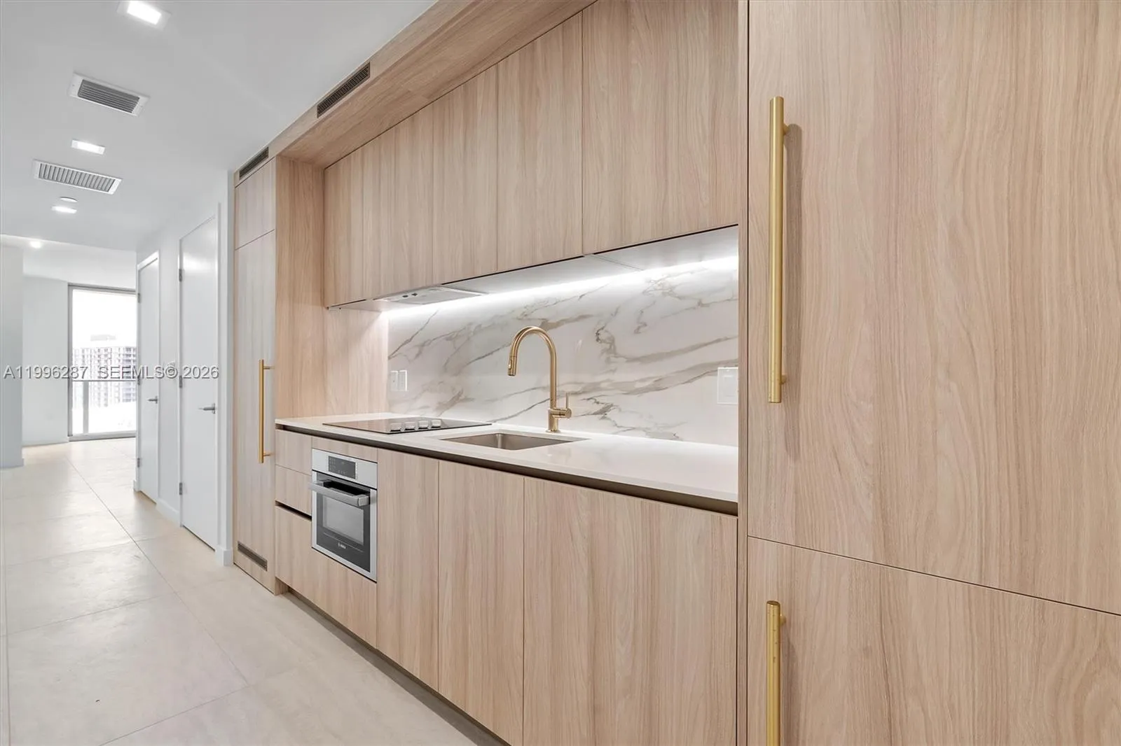 77 SE 5th Street # 3004, Miami FL 33131