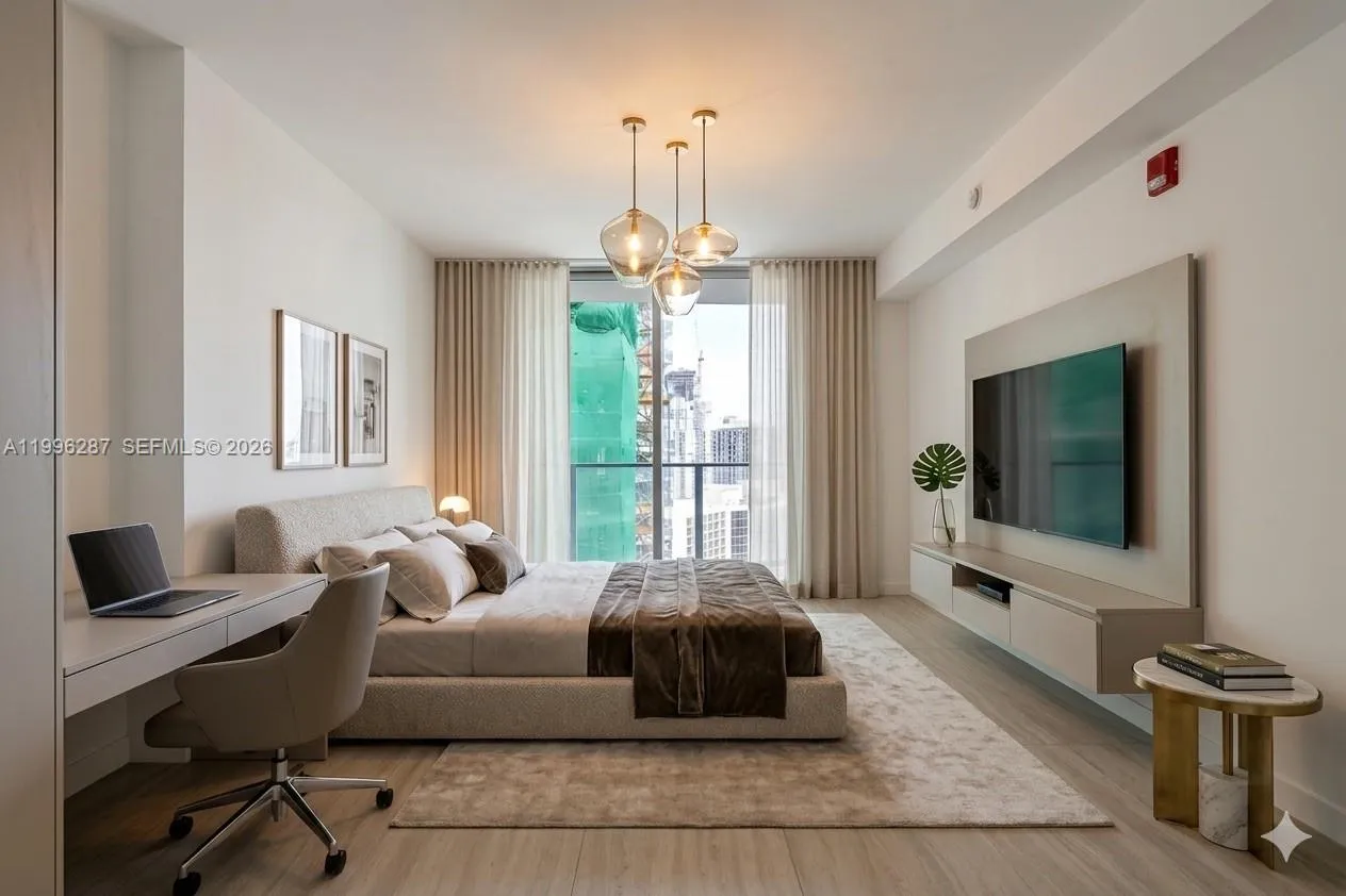 77 SE 5th Street # 3004, Miami FL 33131