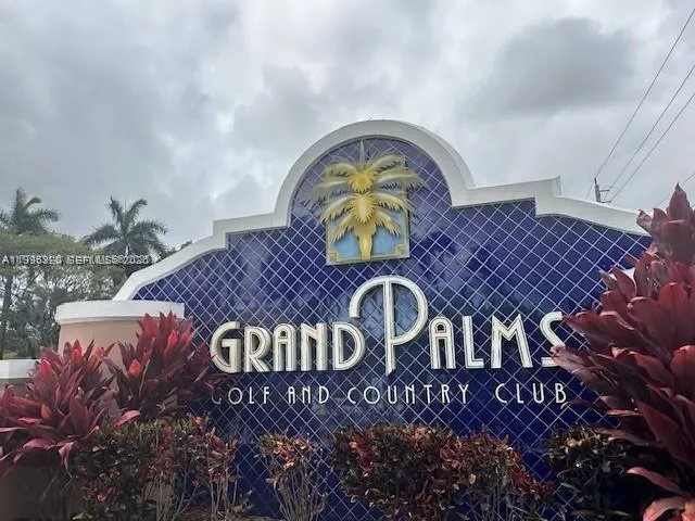 620 W Laurel Ln W, Pembroke Pines FL 33027