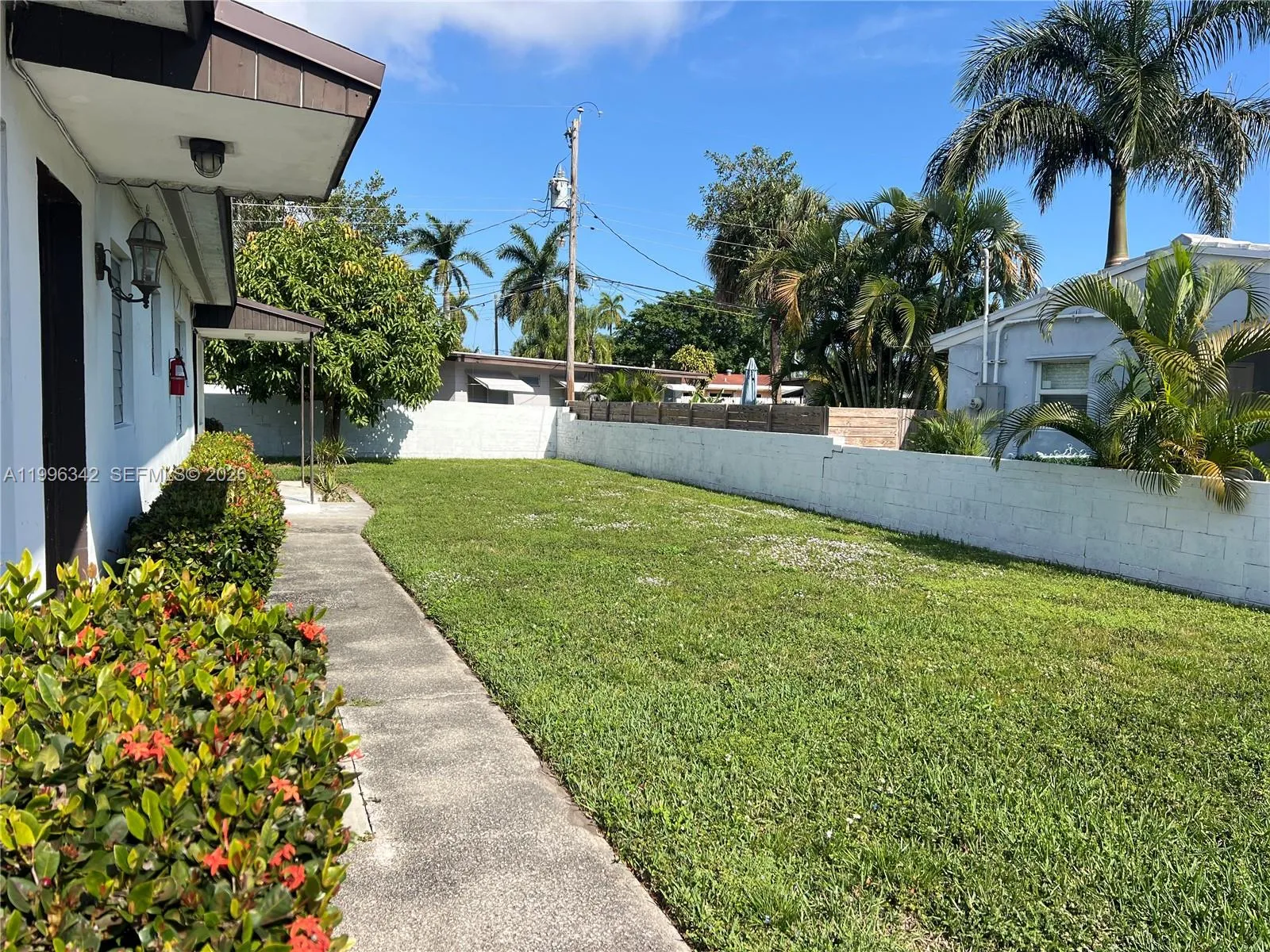 809 NE 2nd St # 2, Hallandale Beach FL 33009