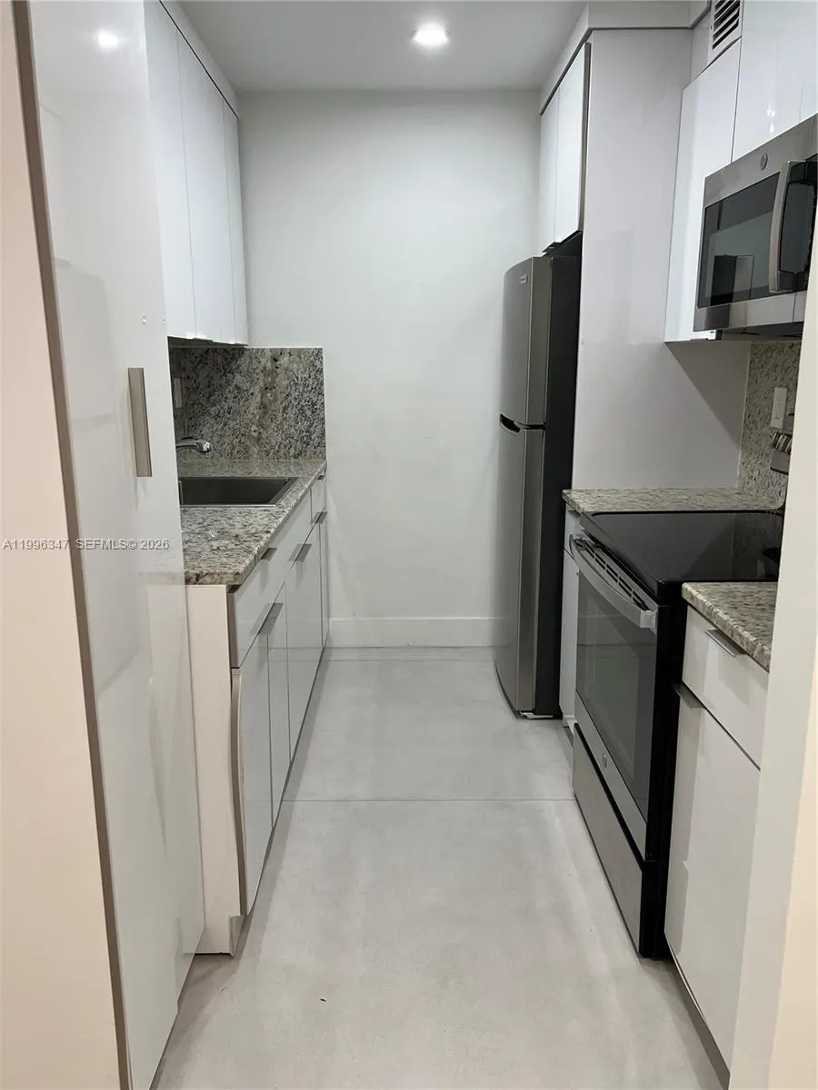 7160 Fairway Dr # J16, Miami Lakes FL 33014