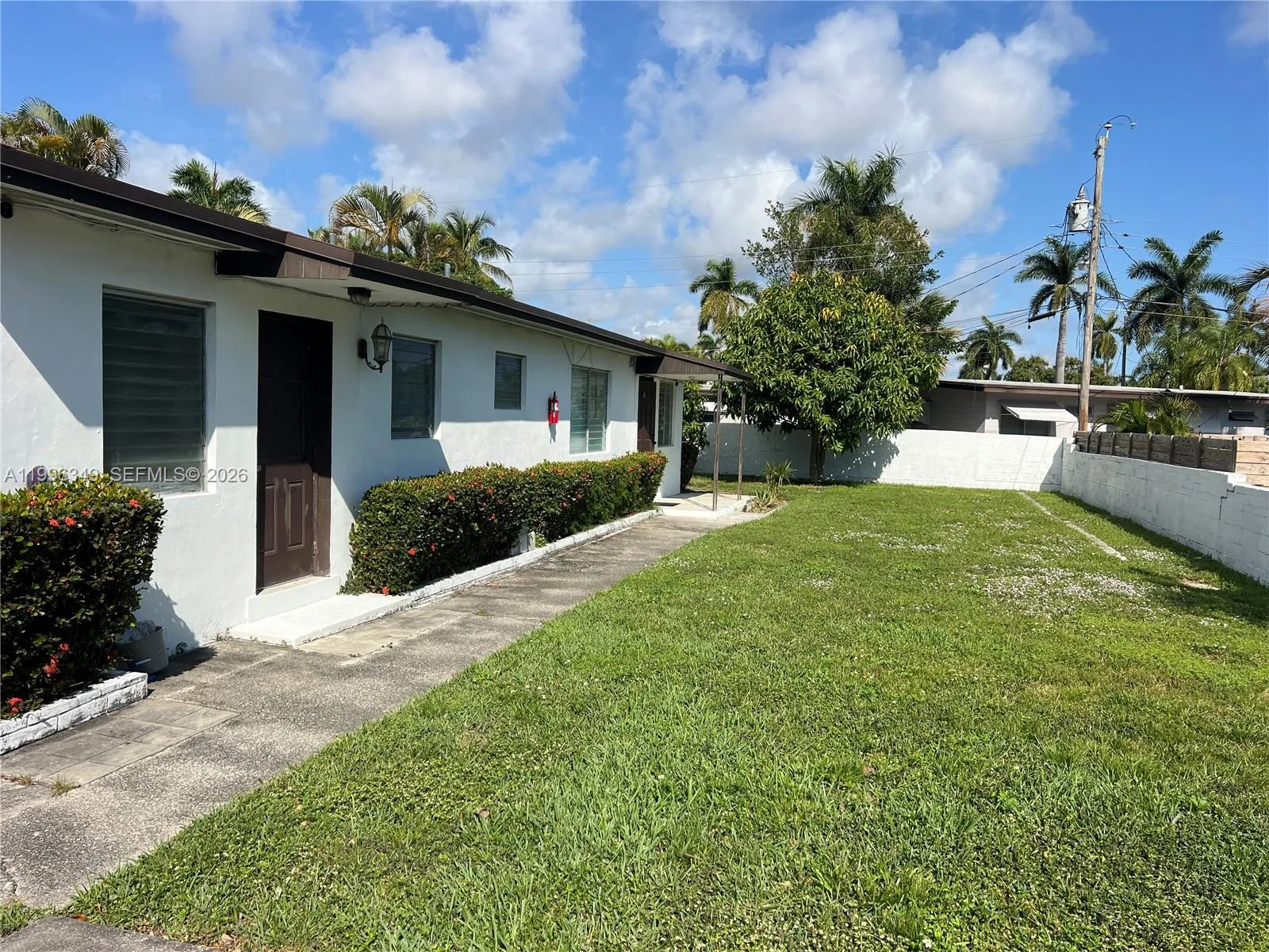 809 NE 2nd St unit 1-2, Hallandale Beach FL 33009