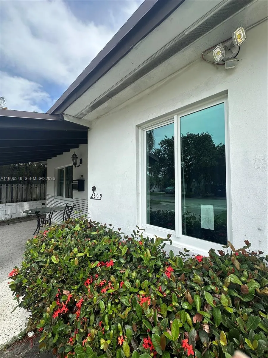 809 NE 2nd St unit 1-2, Hallandale Beach FL 33009