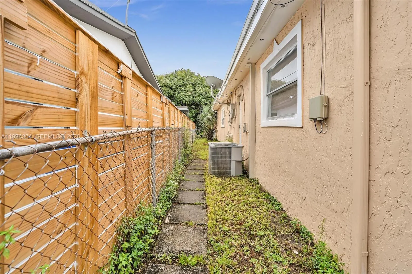 6640 Evergreen Dr, Miramar FL 33023