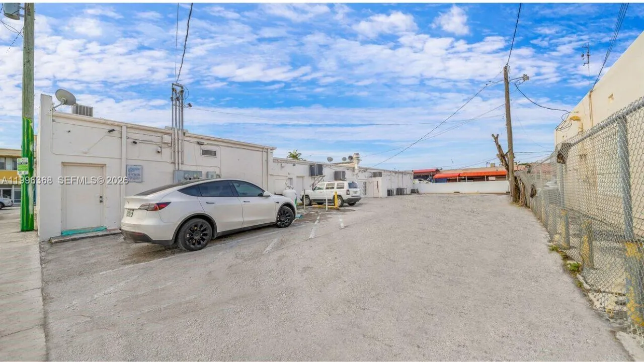 2617 W Flagler St, Miami FL 33135