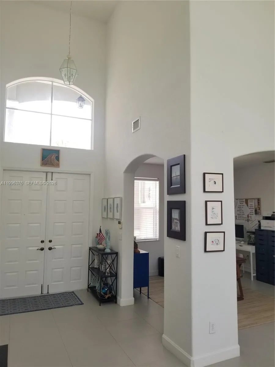 4719 NW 96th Pl, Doral FL 33178