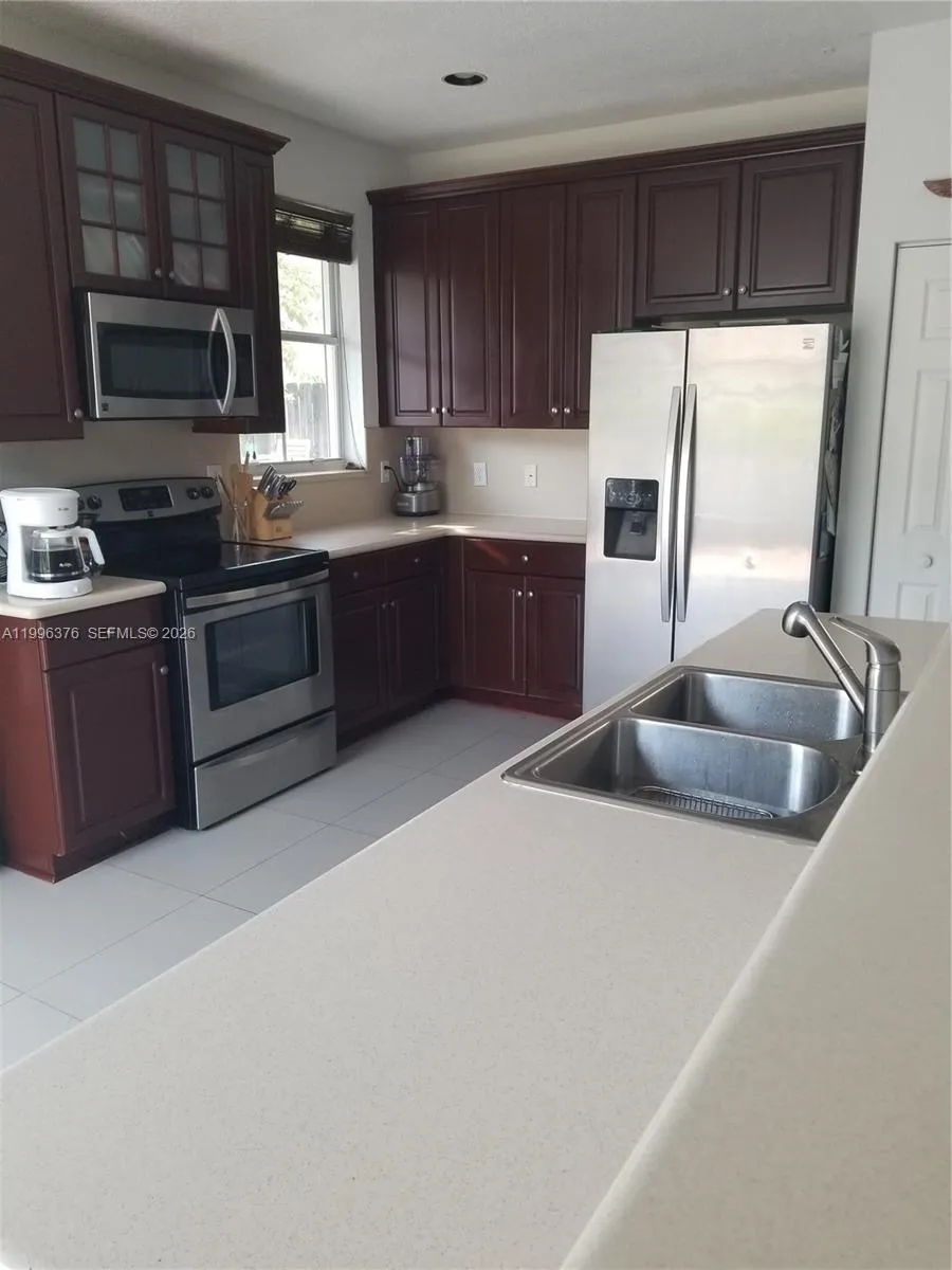 4719 NW 96th Pl, Doral FL 33178