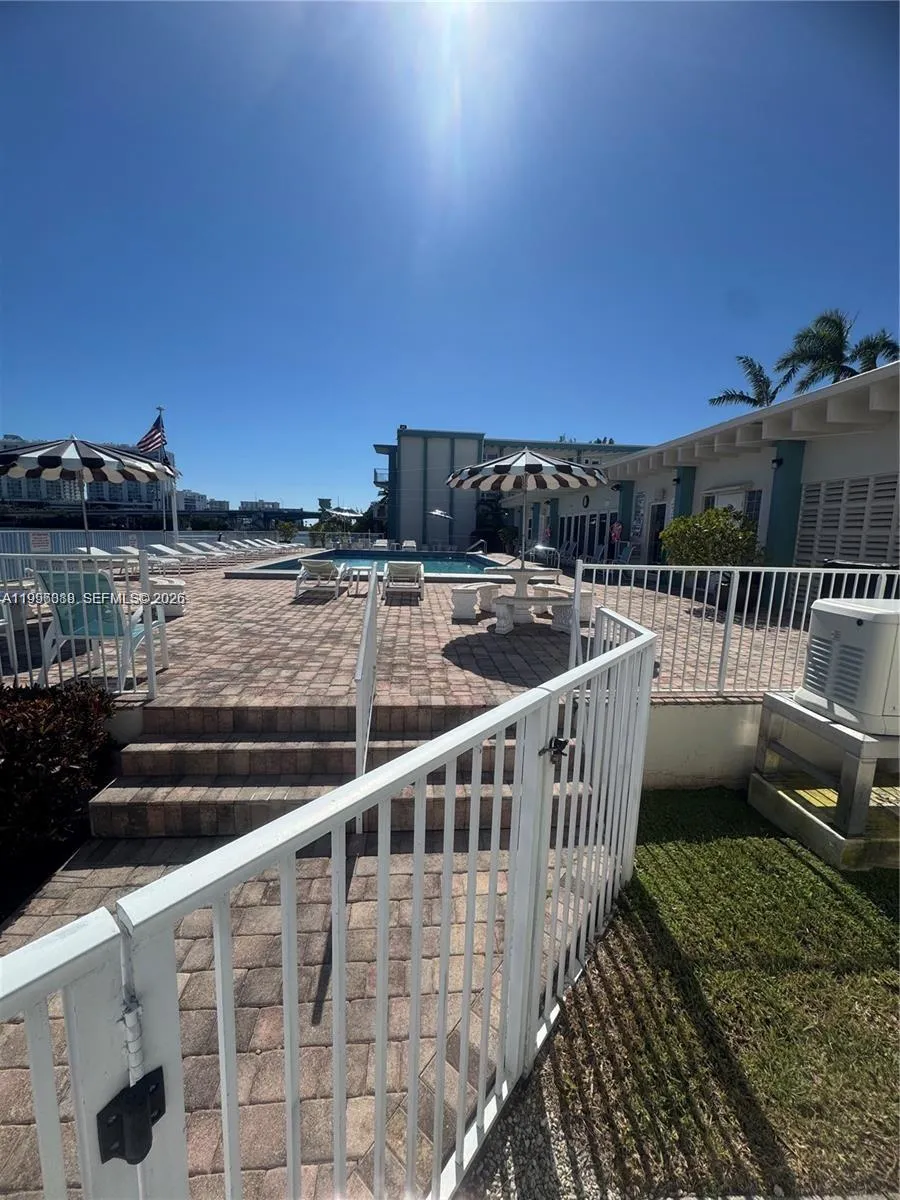 3923 NE 166th St # N208, North Miami Beach FL 33160