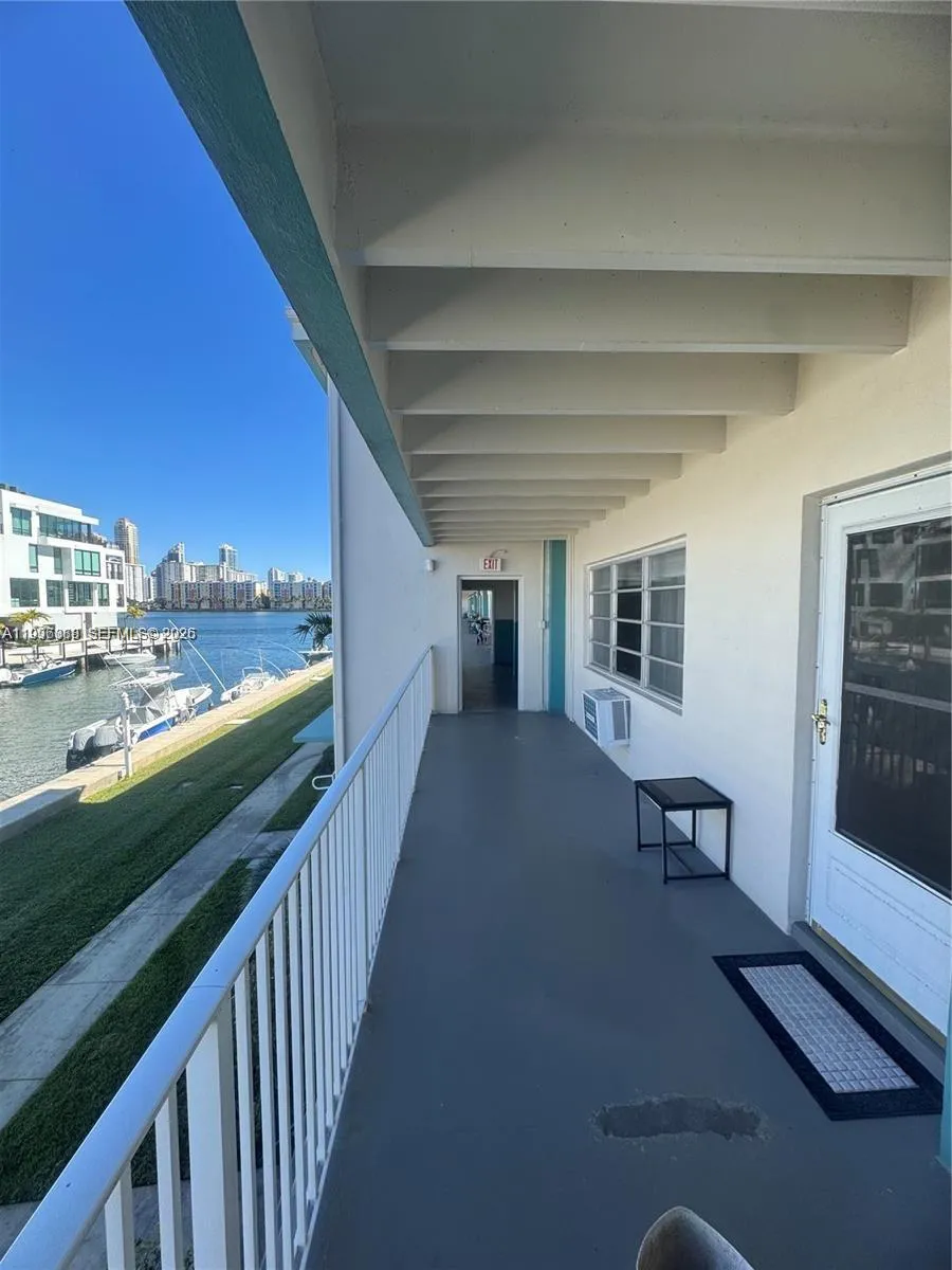 3923 NE 166th St # N208, North Miami Beach FL 33160