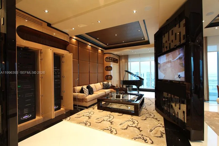 900 Brickell Key Blvd, Miami FL 33131