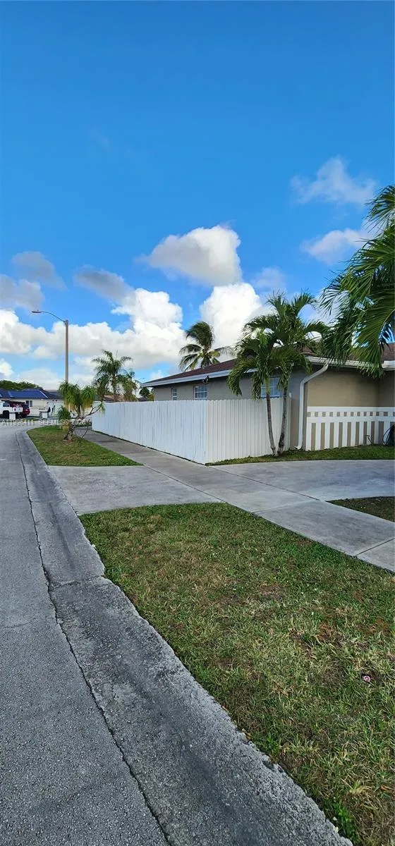 4725 SW 143rd Ave, Miami FL 33175