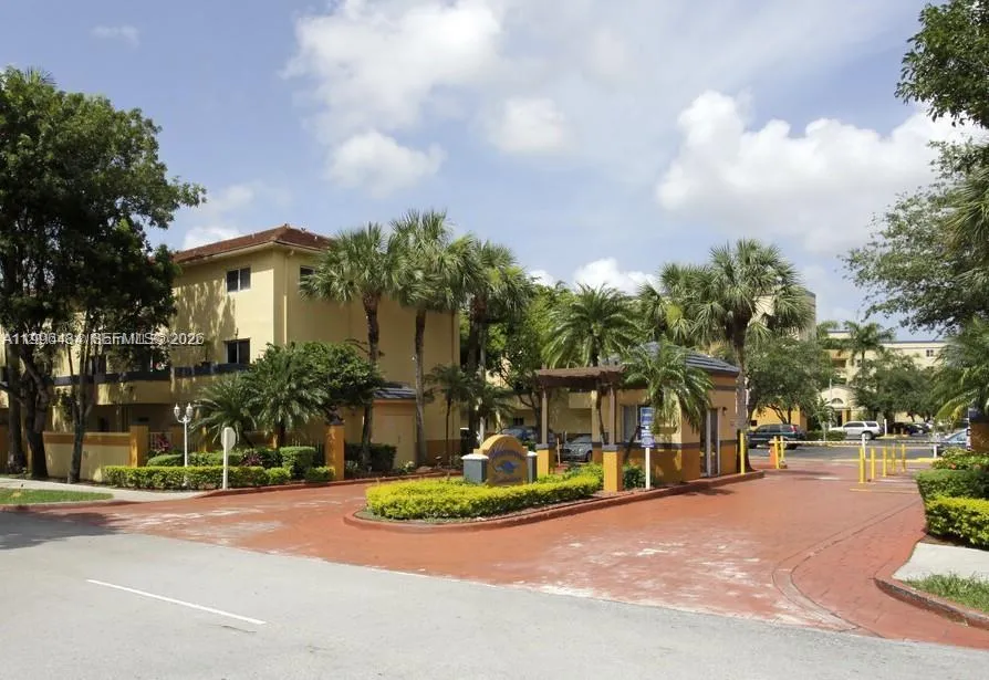 14902 SW 82nd Ln # 102, Miami FL 33193