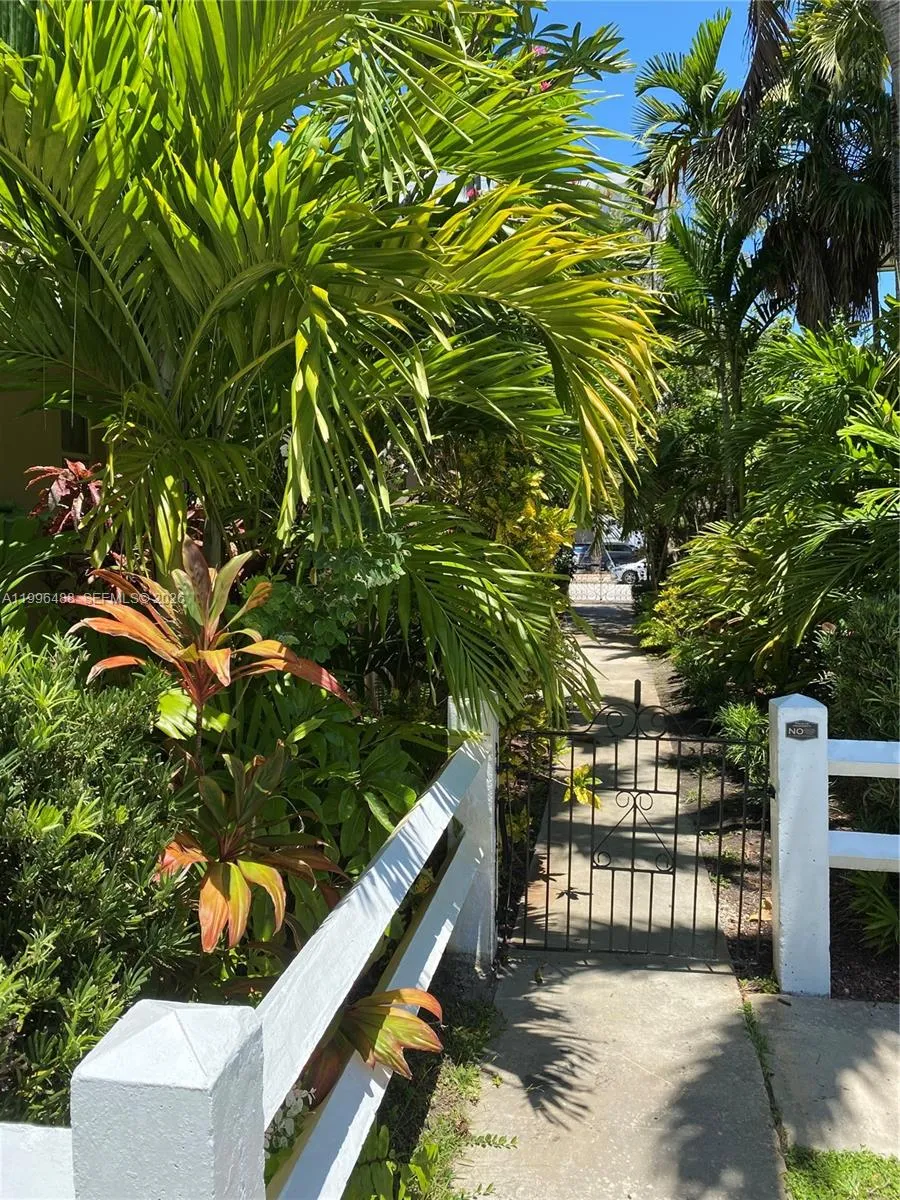 40 Almeria Ave # 16, Coral Gables FL 33134