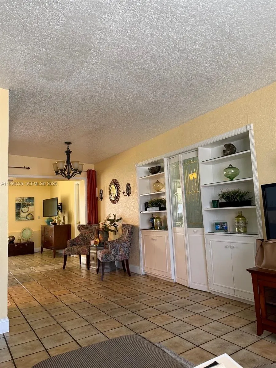 1115 Lake Geneva Dr, Lake Worth FL 33461