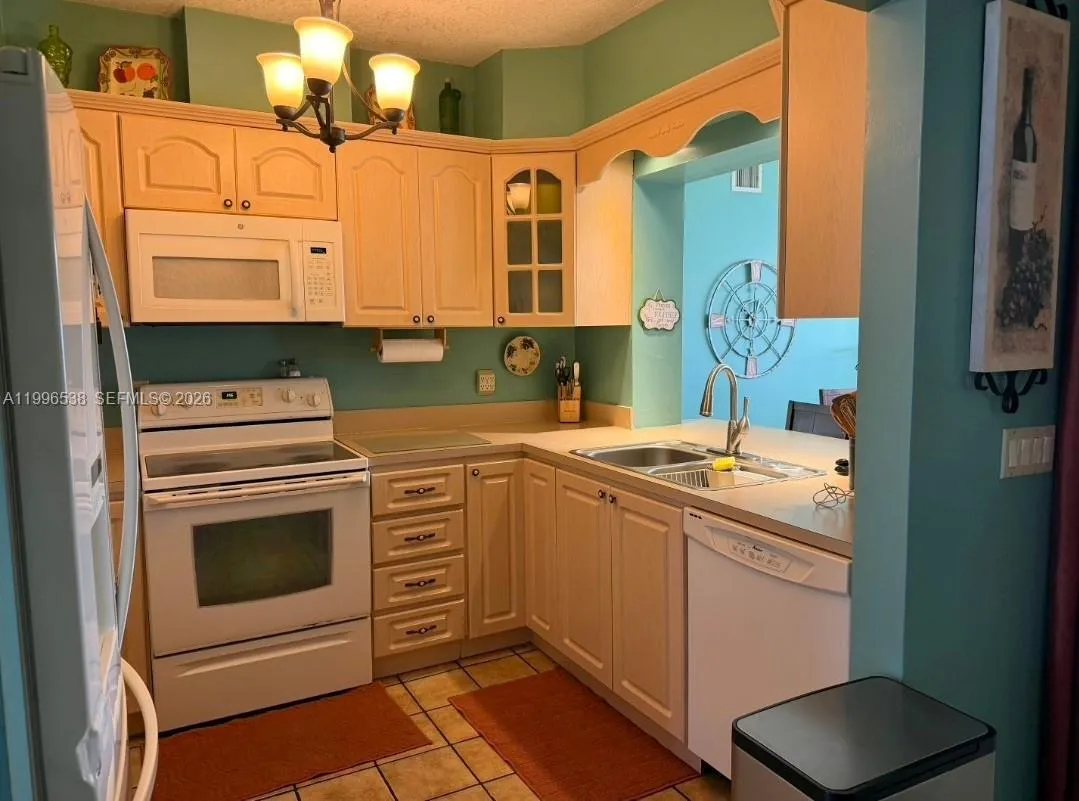 1115 Lake Geneva Dr, Lake Worth FL 33461