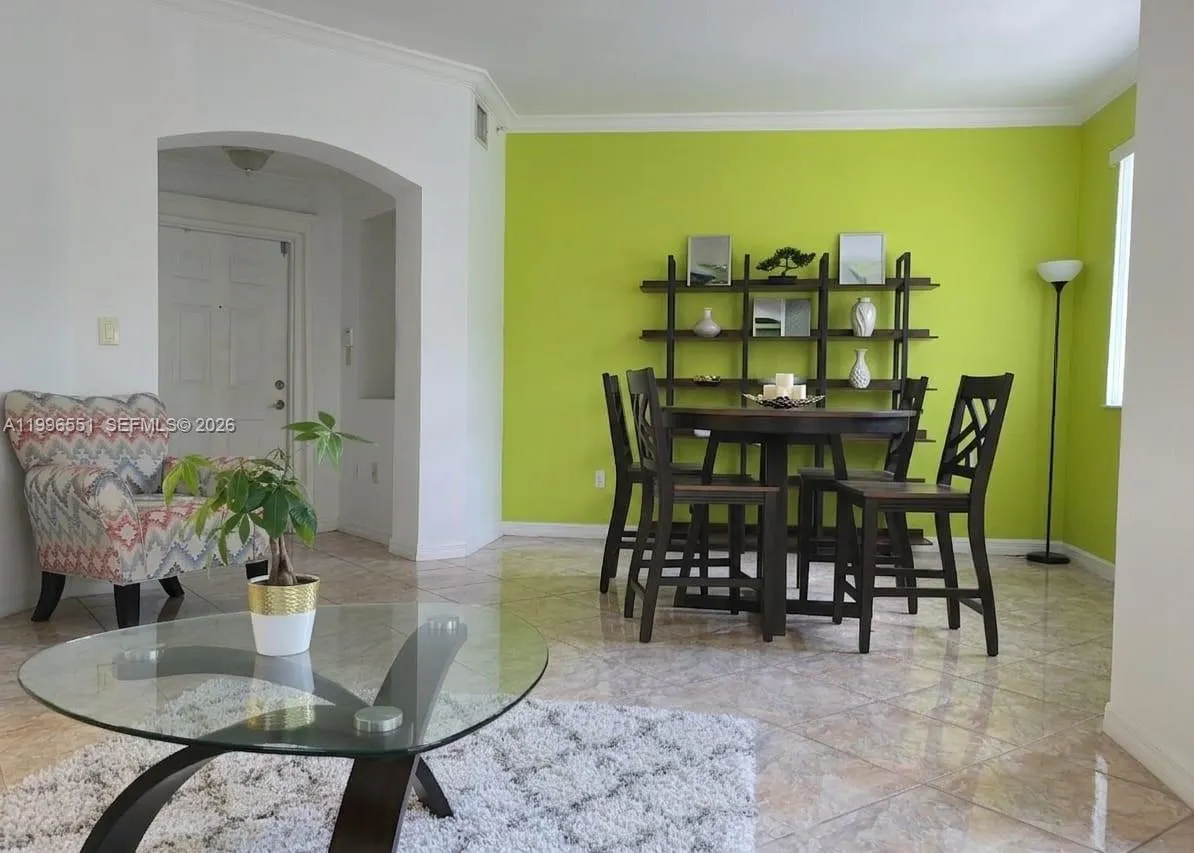 8956 W Flagler St # 206, Miami FL 33174