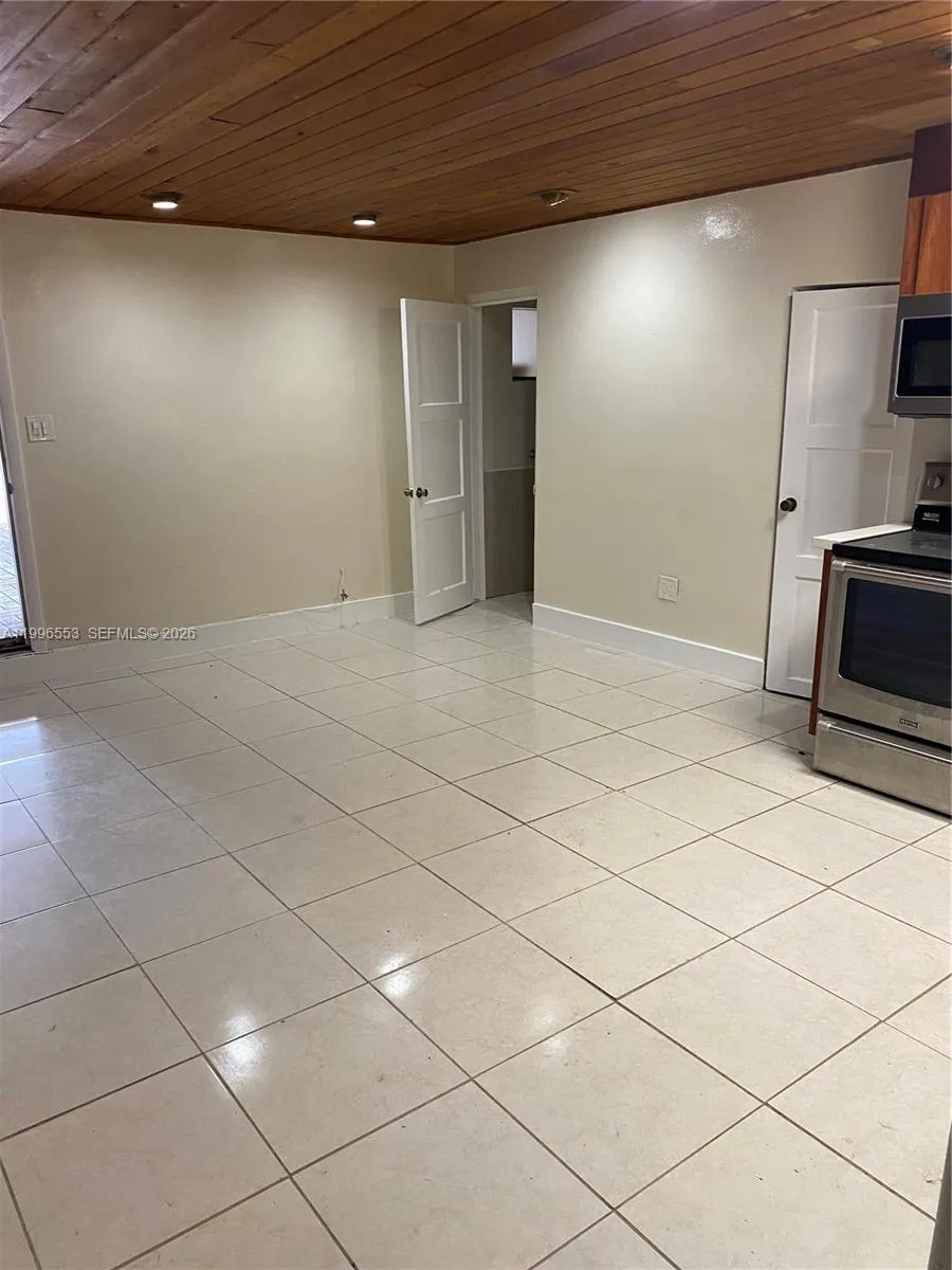 1051 SW 3rd St # 3, Miami FL 33130