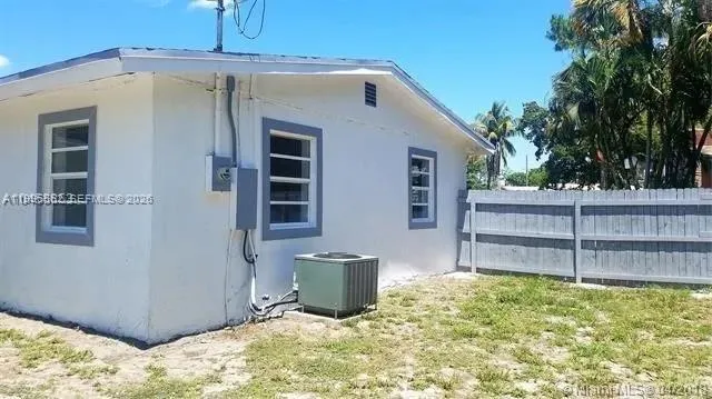 1218 NW 15th St, Fort Lauderdale FL 33311
