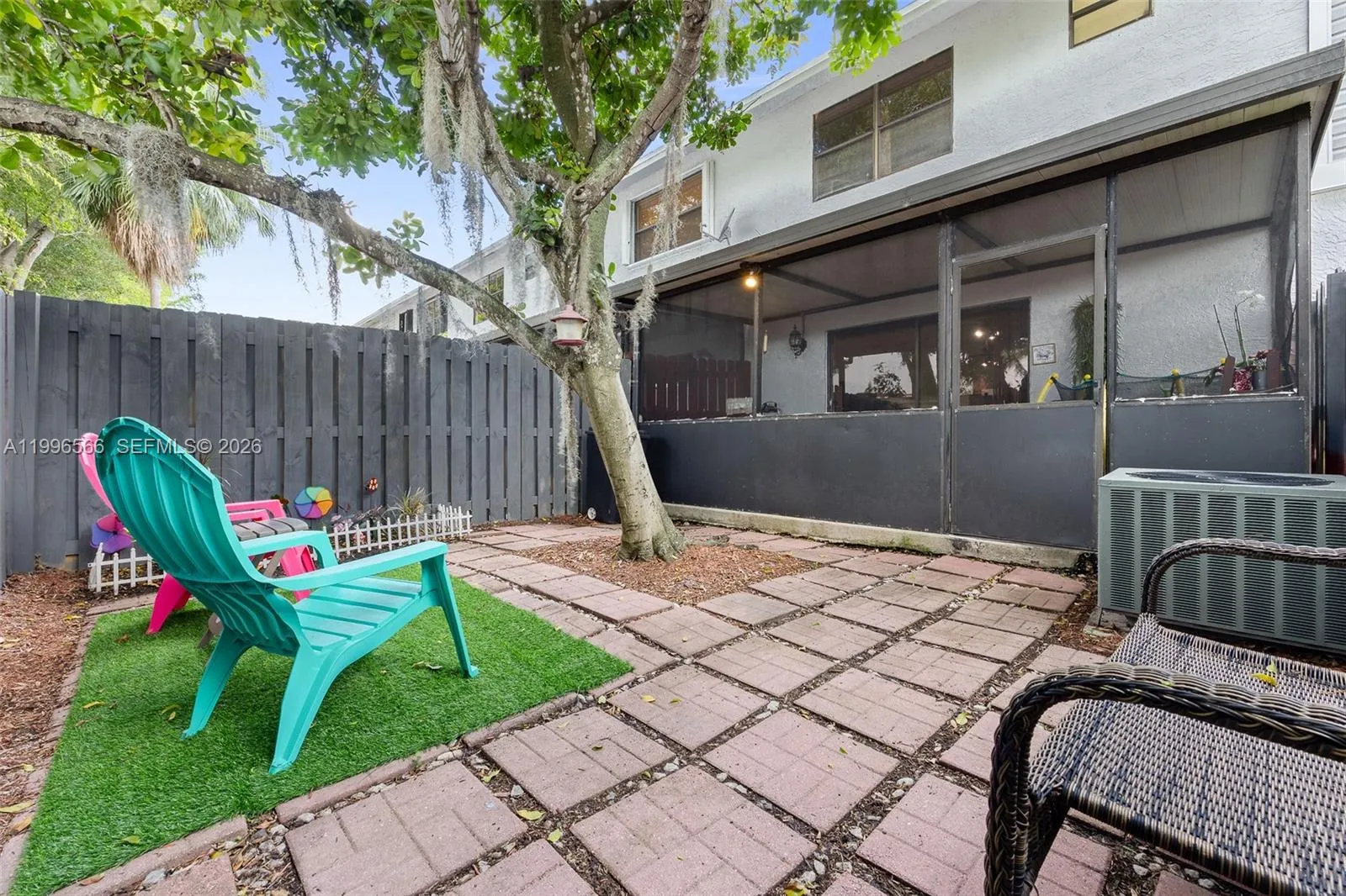 10500 NW 3rd St, Pembroke Pines FL 33026