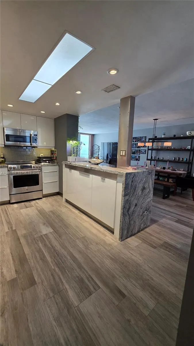 5825 Collins Ave # 8J, Miami Beach FL 33140