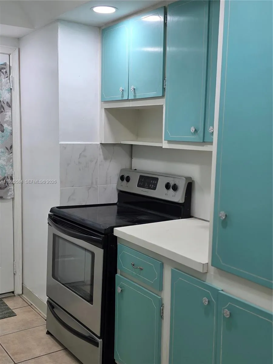 300 NE 191st St # 218, Miami FL 33179