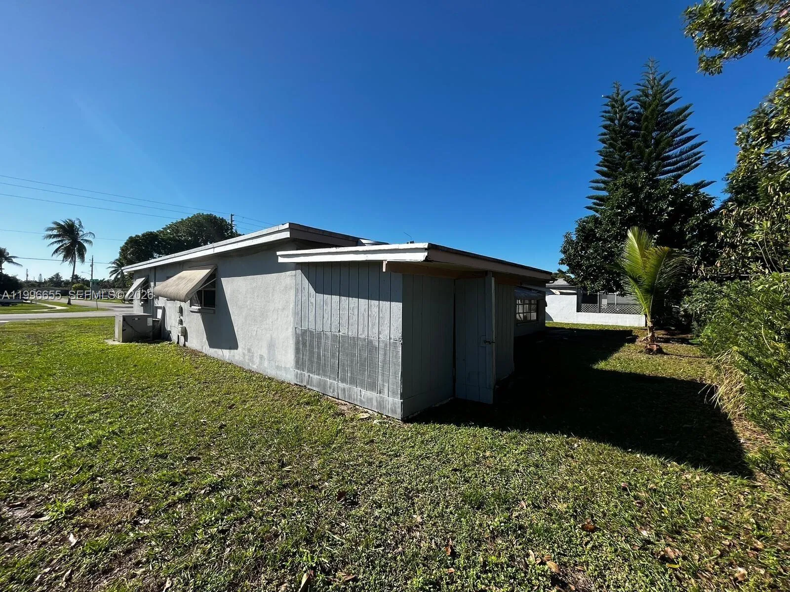 4753 NW 41st St, Lauderdale Lakes FL 33319