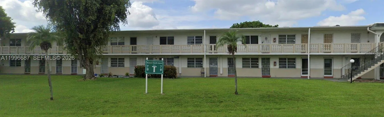 1 bedroom 1 bath for sale at 70 NE 202nd Ter # T14, Miami Gardens FL 33179