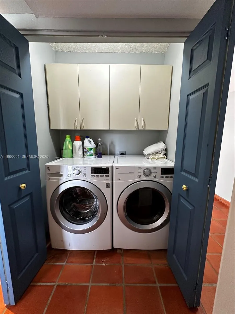 10000 NW 9th St Cir # 21, Miami FL 33172