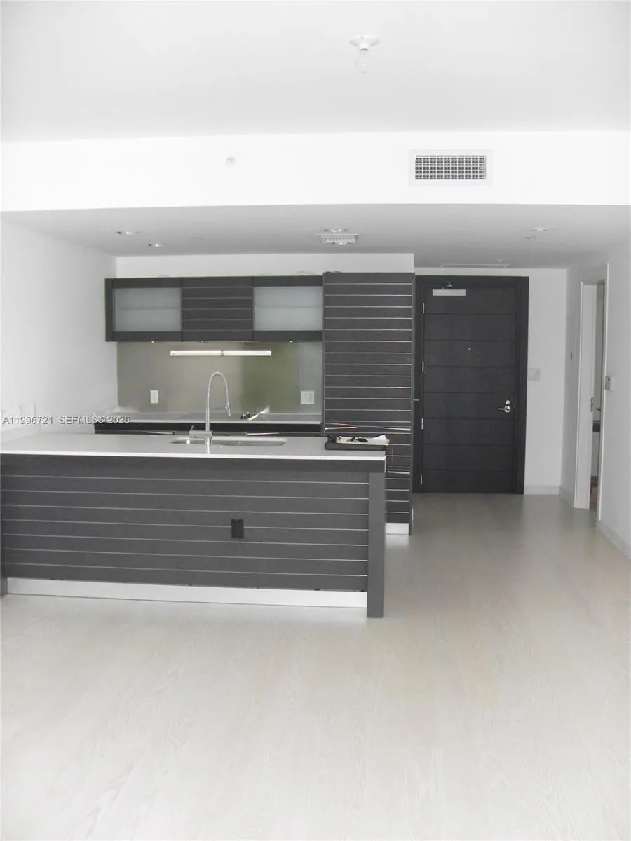 200 Biscayne Boulevard Way # 3709, Miami FL 33131