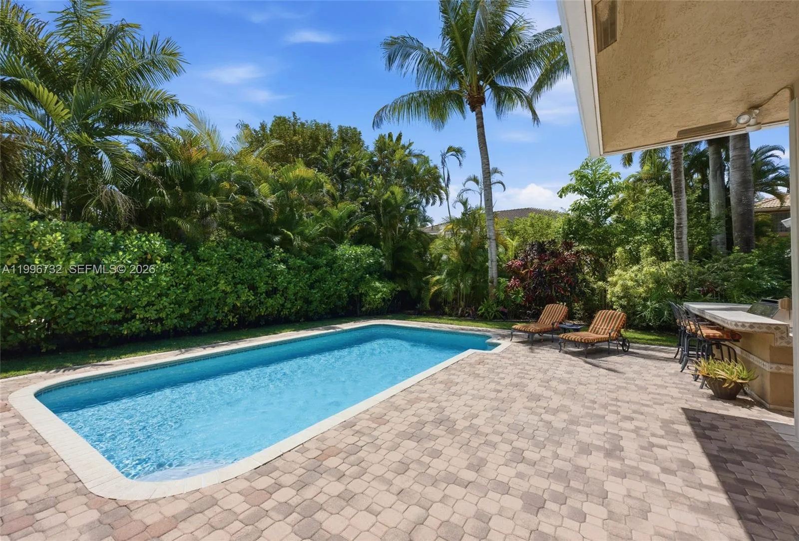 1783 Victoria Pointe Cir, Weston FL 33327