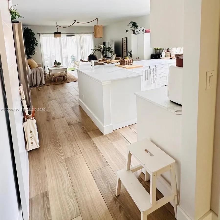 223 Lakeview Dr # 204, Weston FL 33326