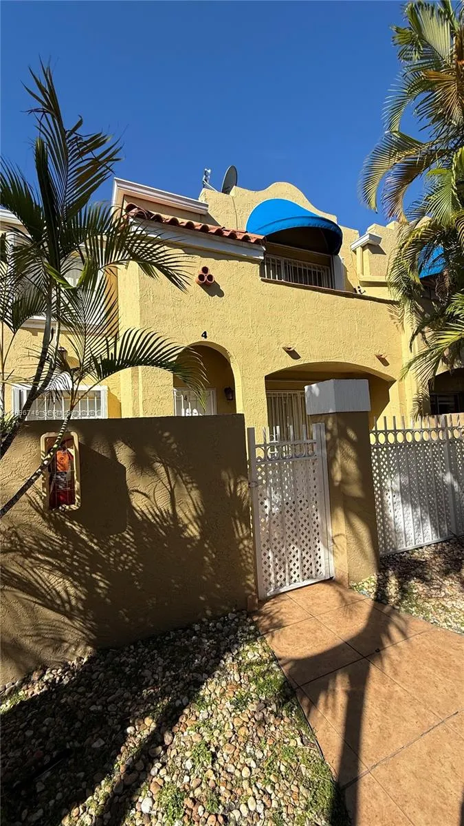 375 NW 85 PL # 1904, Miami FL 33126