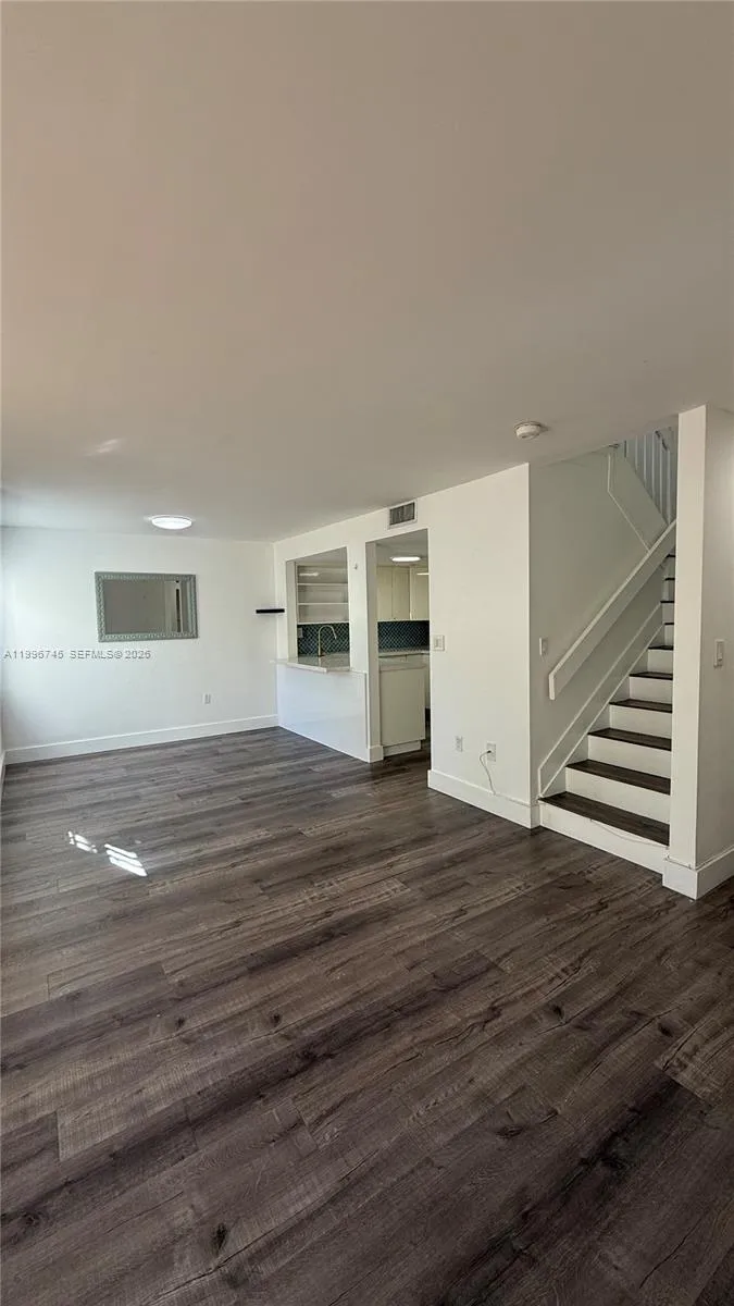 375 NW 85 PL # 1904, Miami FL 33126