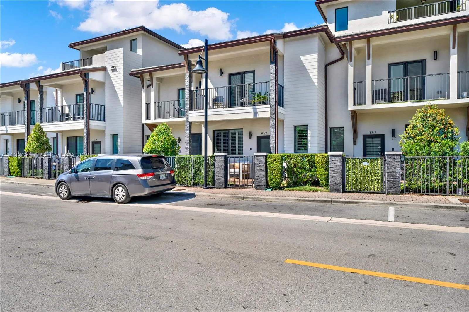 8319 NW 49th St, Doral FL 33166