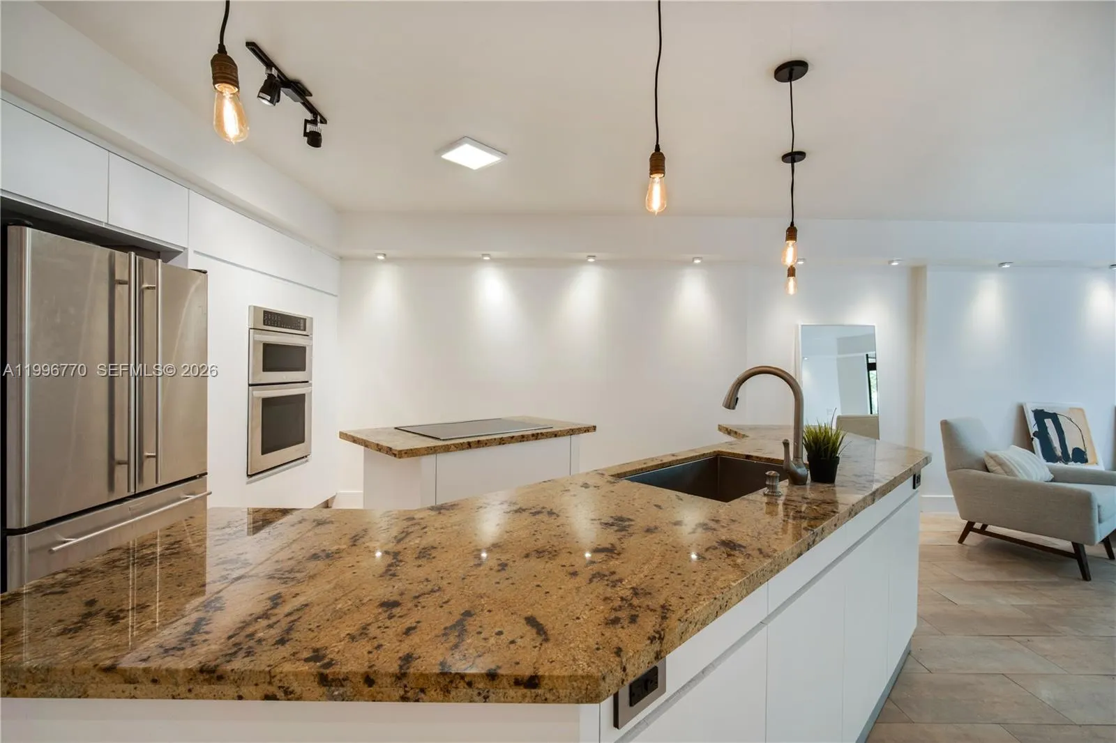 181 Crandon Blvd # 104, Key Biscayne FL 33149