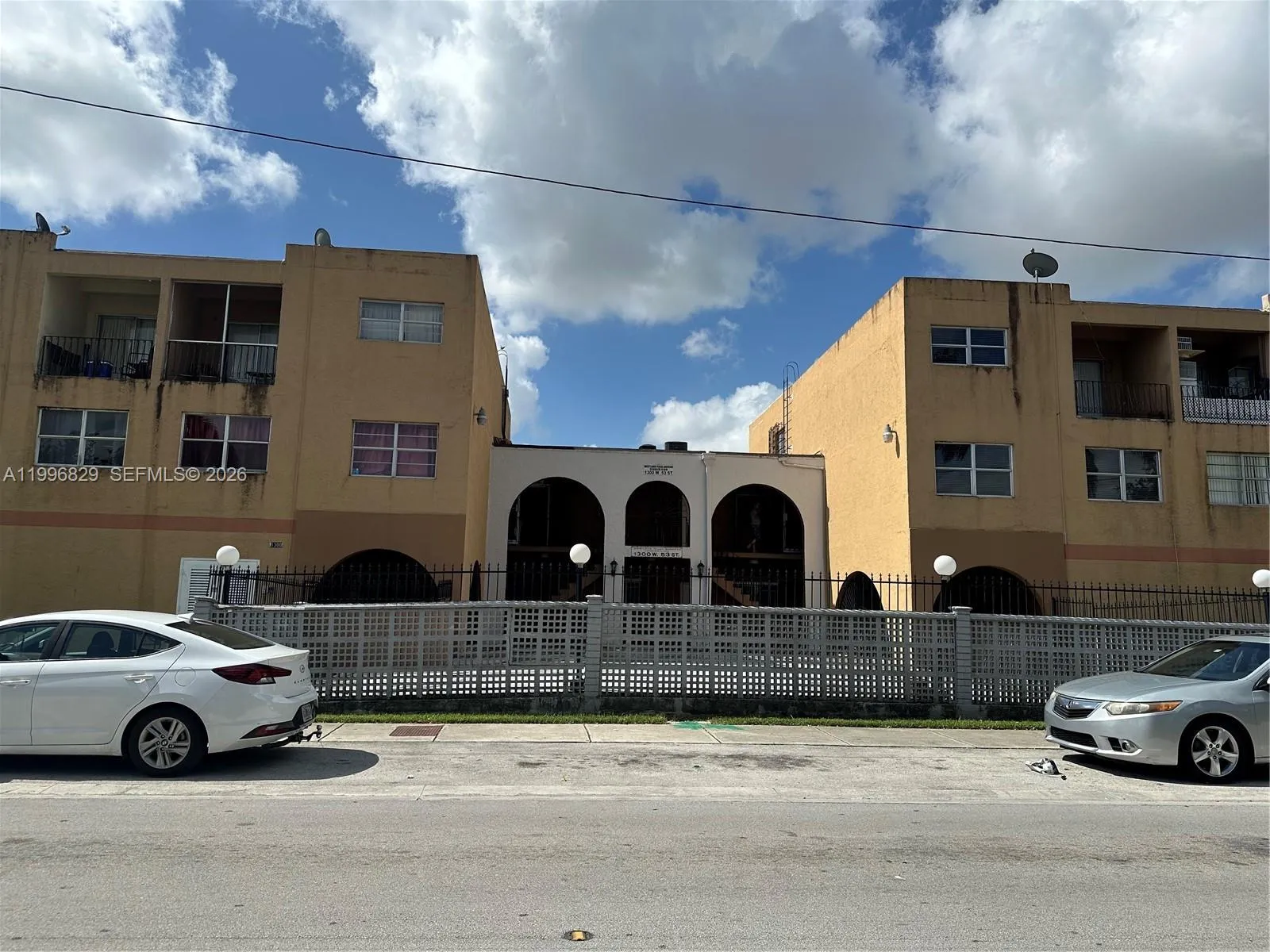 1300 W 53rd St # 35, Hialeah FL 33012