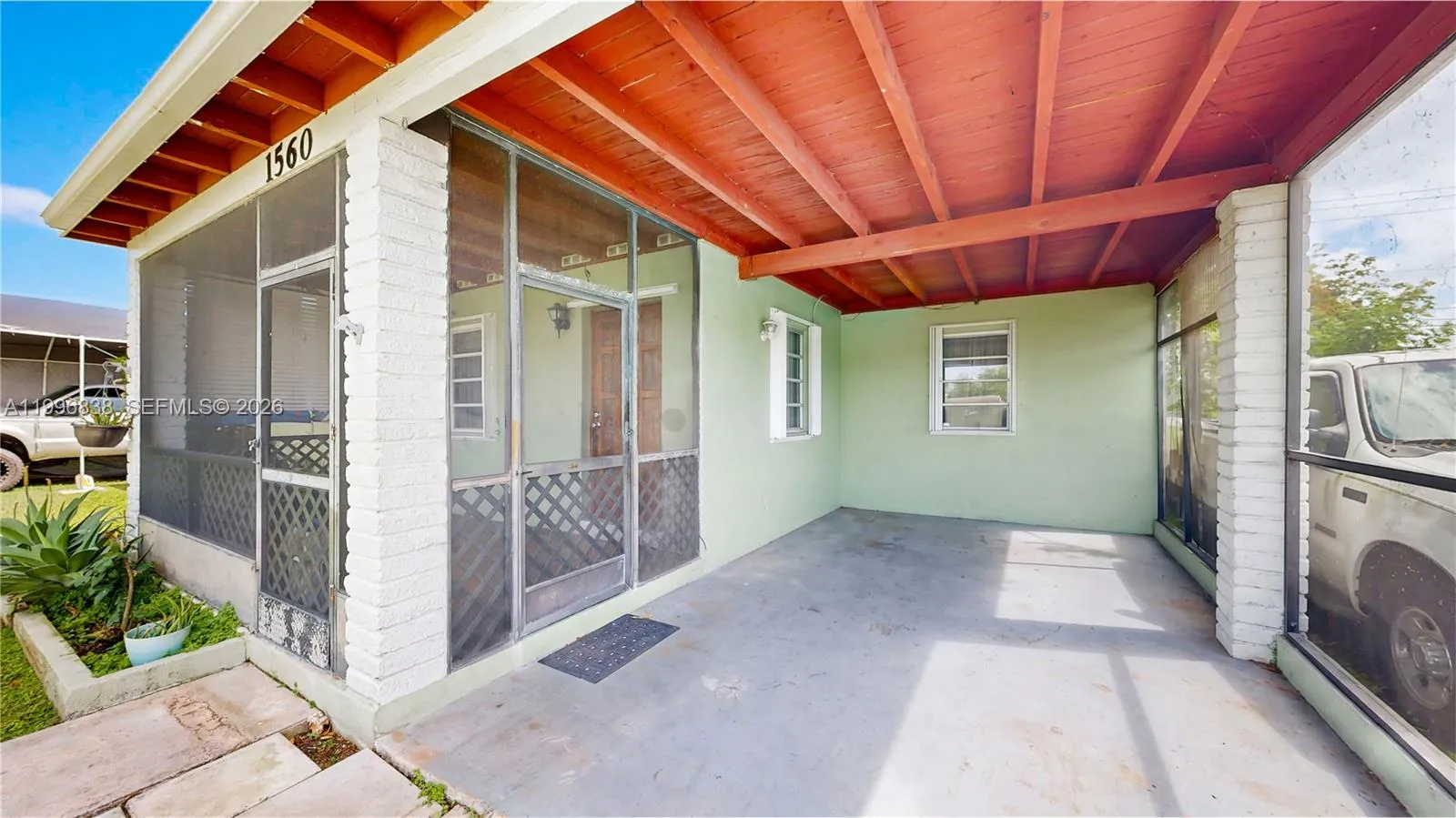 1560 NE 12th St, Homestead FL 33033