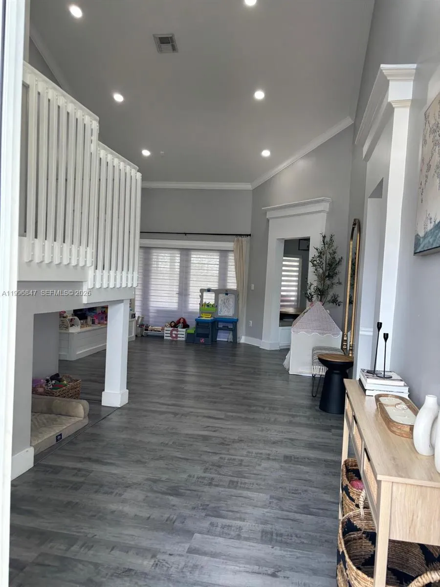 15891 SW 76th St, Miami FL 33193