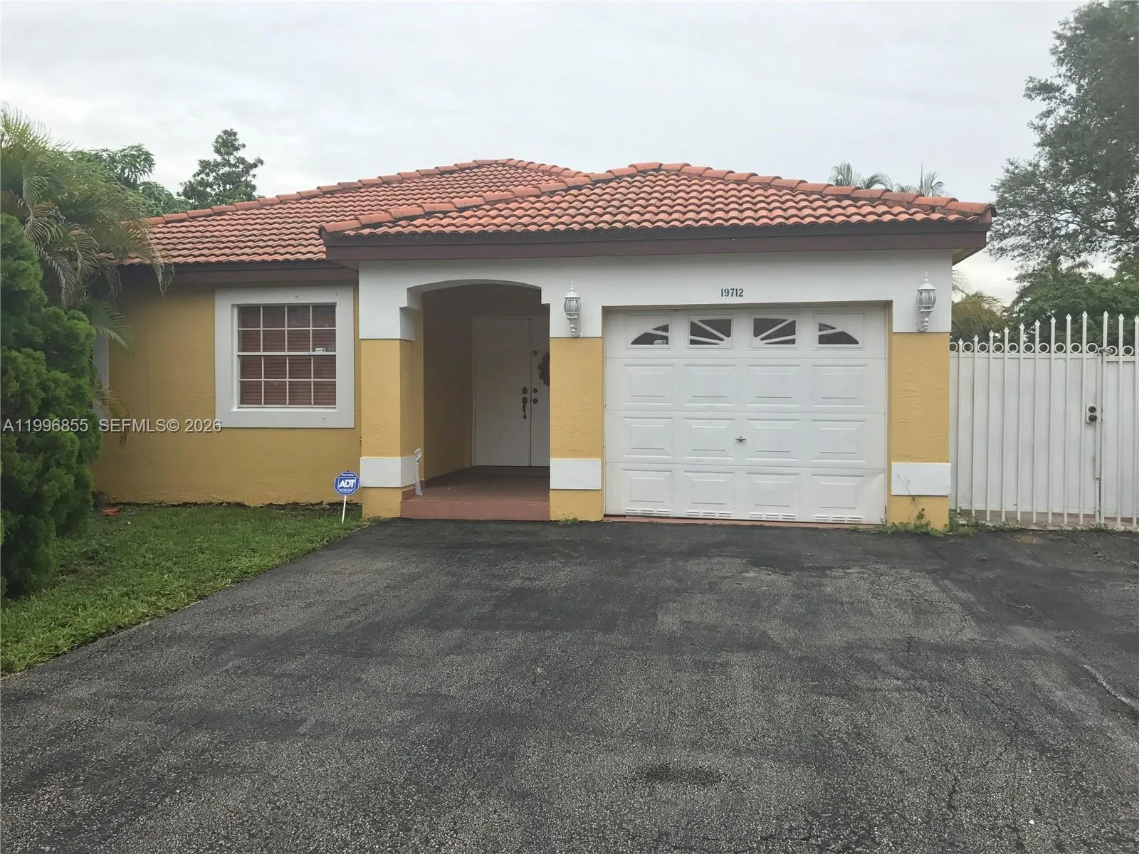 19712 NW 82nd Pl, Hialeah FL 33015