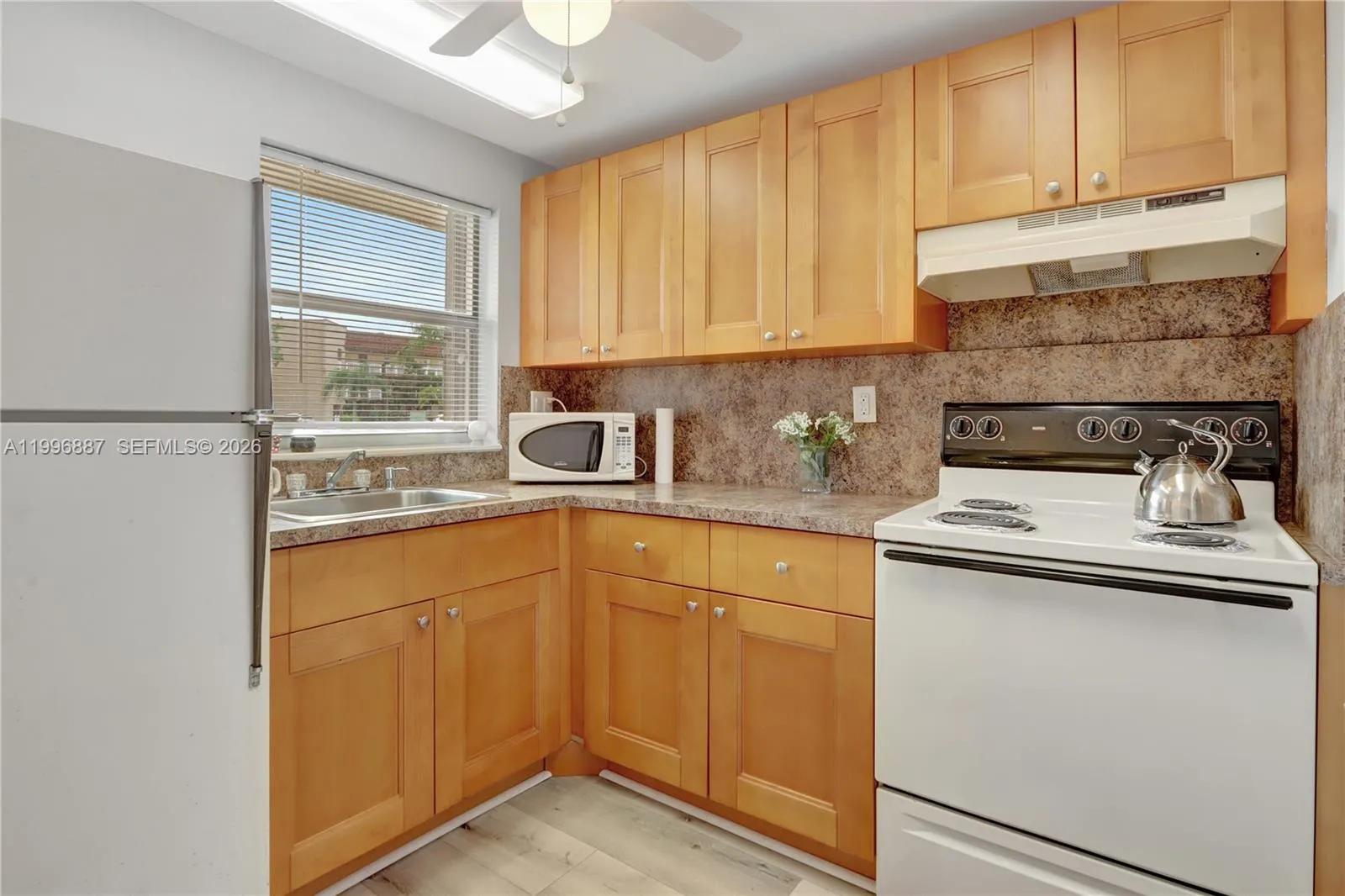 9041 Sunrise Lakes Blvd # 106, Sunrise FL 33322