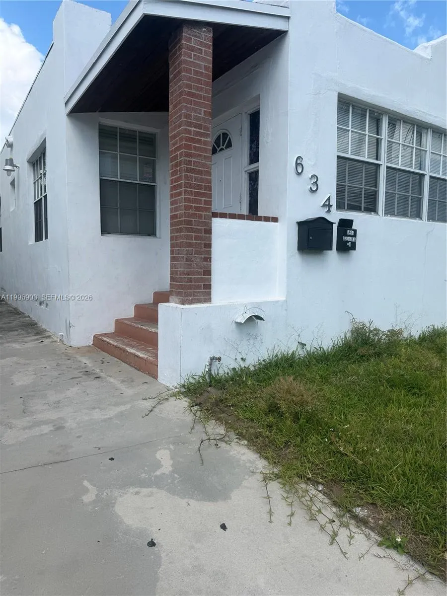 3 bedroom 1 bath for sale at 634 SW 10th Ave, Miami FL 33130