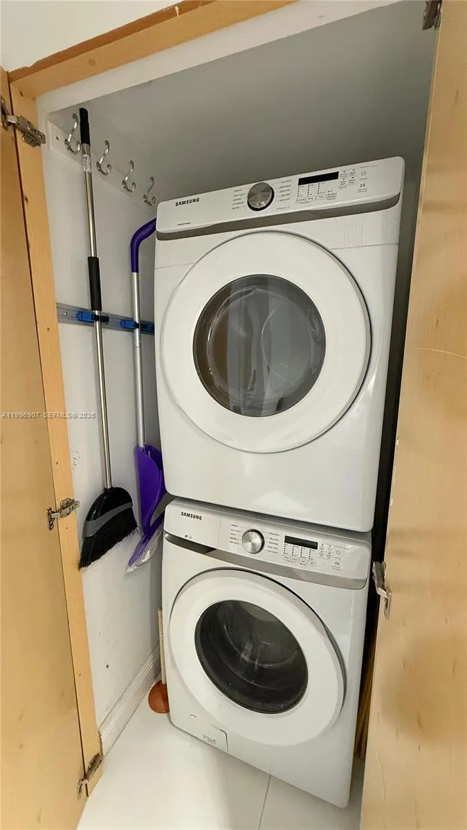 350 S Miami Ave # 2512, Miami FL 33130