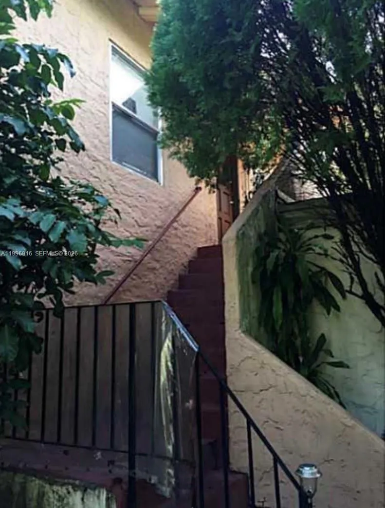 2528 SW 16th St, Miami FL 33145